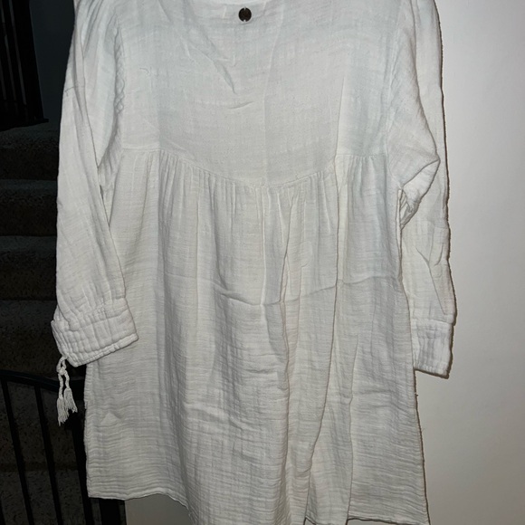 Women’s Billabong Designer Closet blouse - Picture 4 of 4